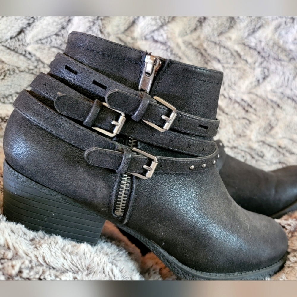 { SONOMA } Vitalize by Ortholite size 10 strappy zip-up bootie